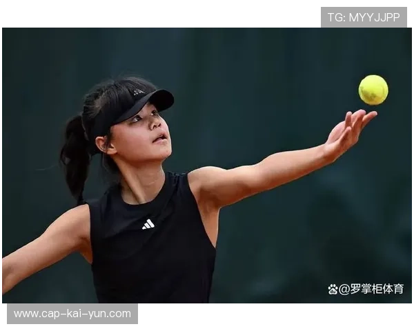 网球名将参加慈善赛事,助力贫困地区青少年,网球协会会长